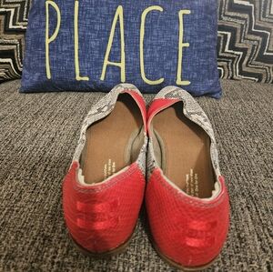 TOMS Red Snake Print Ballet Flats‎ Slip On Shoes Womens Size 7.5